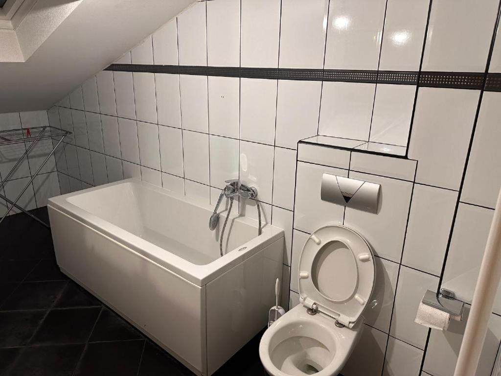 Rooms Near The Airport SJJ Exteriör bild