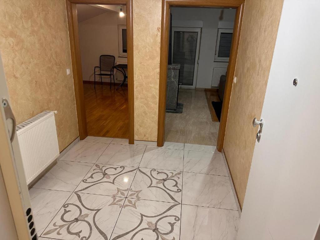 Rooms Near The Airport SJJ Exteriör bild